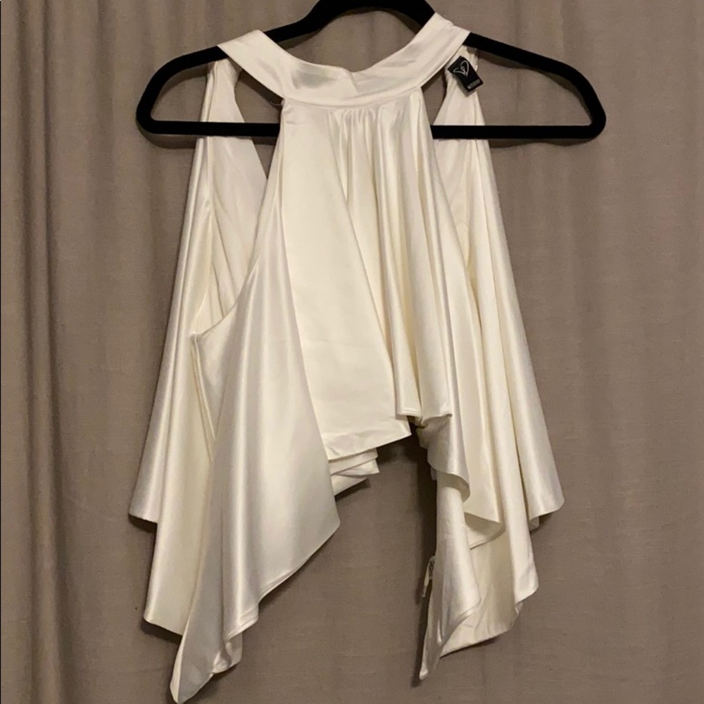 White flowy crop too